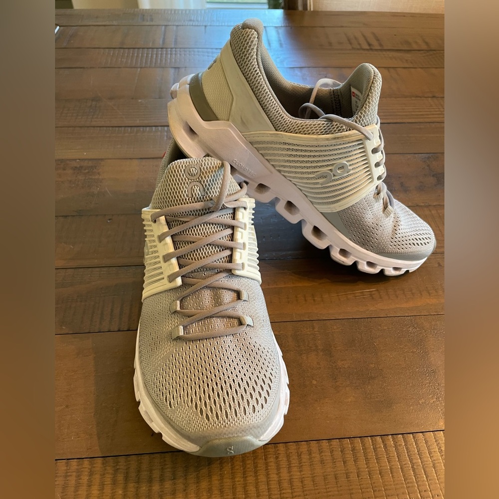 On Running women’s Glacier White sneakers
